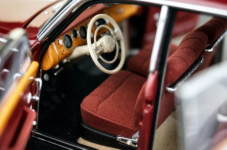 AutoArt BMW 1955 502 بورغوندي 1:18 – نموذج معدني قابل للجمع مصبوب.