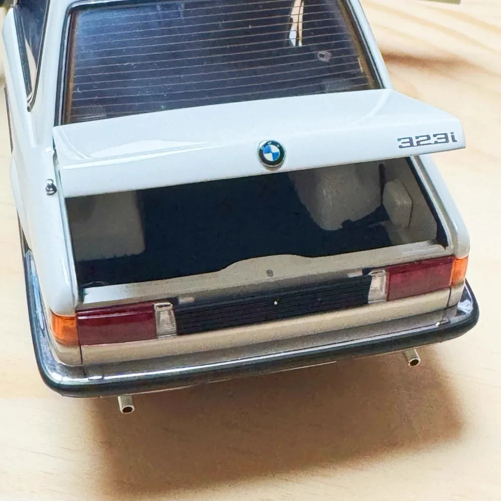 [AutoArt] 1:18 BMW 1983 E21 323i blanc voiture miniature Die-Cast