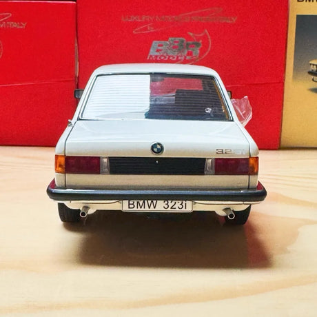 [AutoArt] 1:18 BMW 1983 E21 323i White Model Car Die-Cast