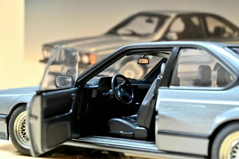 [AutoArt] 1:18 BMW 1989 E24 M635 CSi bleu voiture miniature Die-Cast