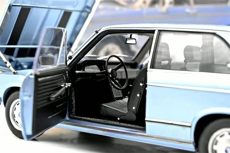 [AutoArt] 1:18 BMW 2002 Touring blu modellino di auto Die-Cast