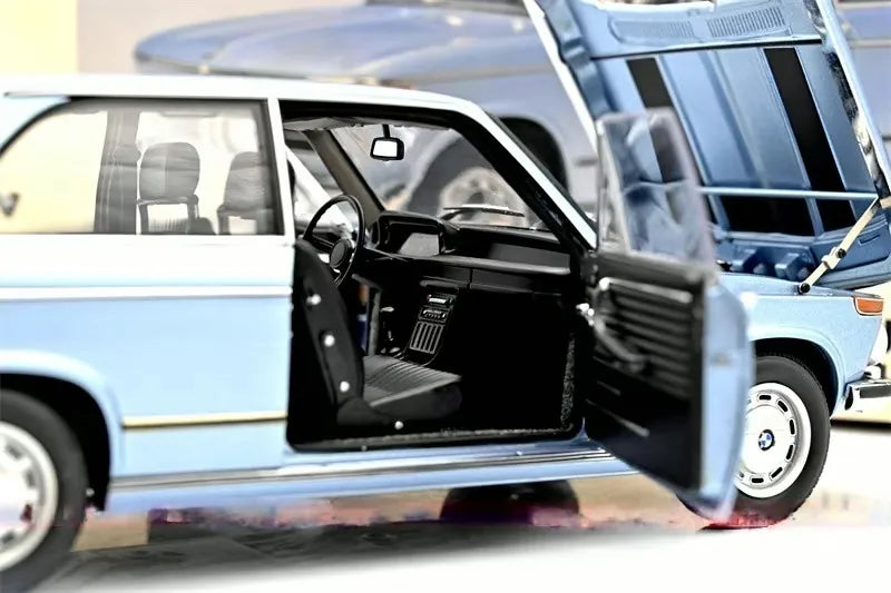 [AutoArt] 1:18 BMW 2002 Touring blu modellino di auto Die-Cast