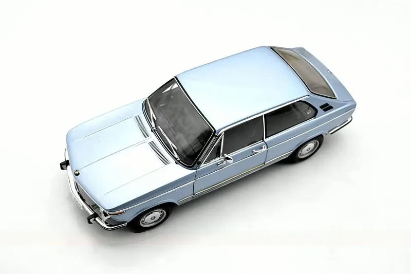 [AutoArt] 1:18 BMW 2002 Touring blu modellino di auto Die-Cast