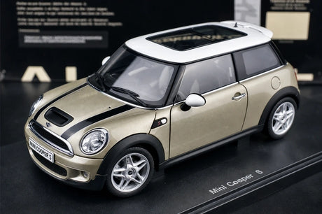 AutoArt BMW 2001 كوبر إس شامبانيا جولد 1:18 – نموذج معدني قابل للجمع مصبوب، قالب