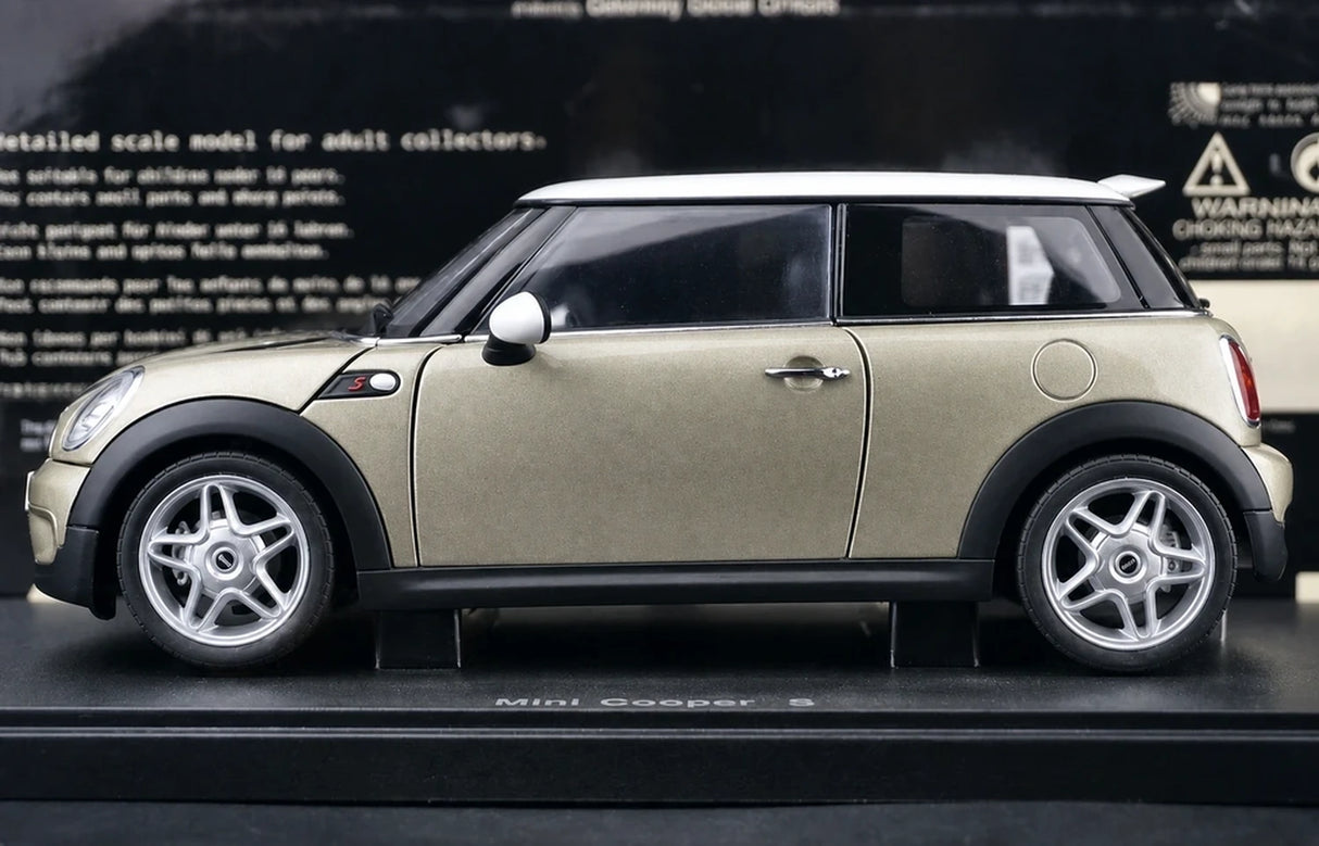 AutoArt BMW 2001 كوبر إس شامبانيا جولد 1:18 – نموذج معدني قابل للجمع مصبوب، قالب