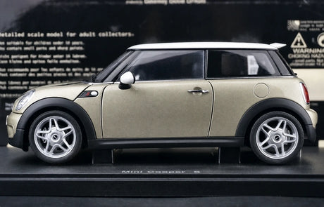 AutoArt BMW 2001 كوبر إس شامبانيا جولد 1:18 – نموذج معدني قابل للجمع مصبوب، قالب
