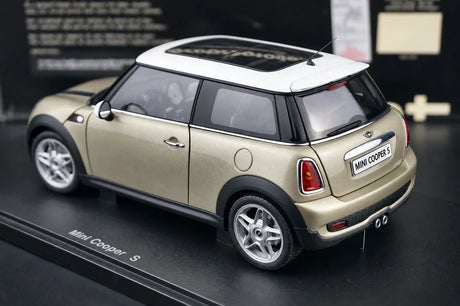 AutoArt BMW 2001 كوبر إس شامبانيا جولد 1:18 – نموذج معدني قابل للجمع مصبوب، قالب