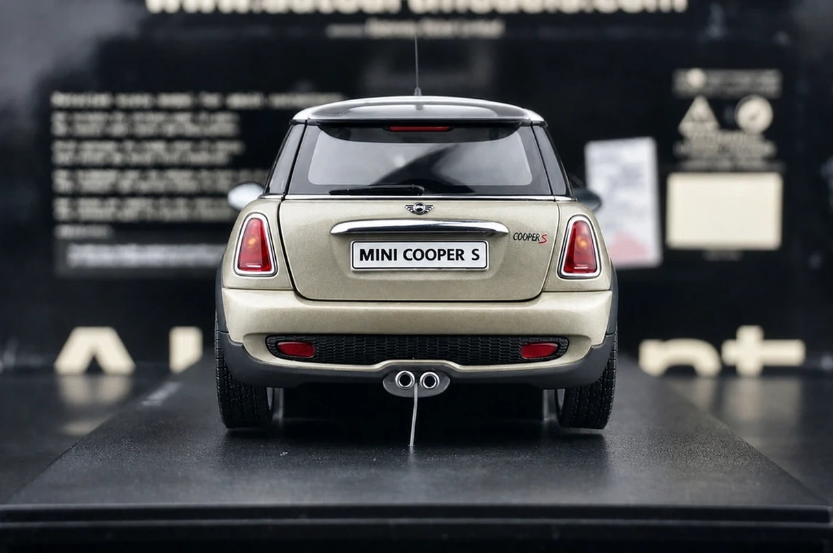 AutoArt BMW 2001 كوبر إس شامبانيا جولد 1:18 – نموذج معدني قابل للجمع مصبوب، قالب