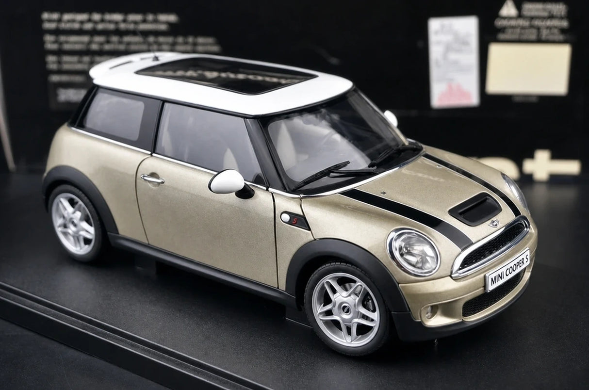 AutoArt BMW 2001 كوبر إس شامبانيا جولد 1:18 – نموذج معدني قابل للجمع مصبوب، قالب