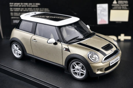 AutoArt BMW 2001 كوبر إس شامبانيا جولد 1:18 – نموذج معدني قابل للجمع مصبوب، قالب
