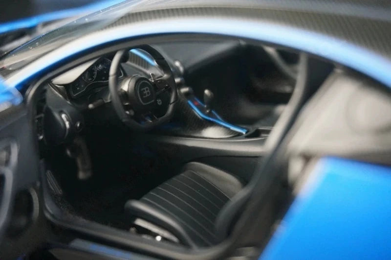 AutoArt Bugatti 2018 Chiron سبورت بلو 1:18 – نموذج معدني قابل للجمع مصبوب.