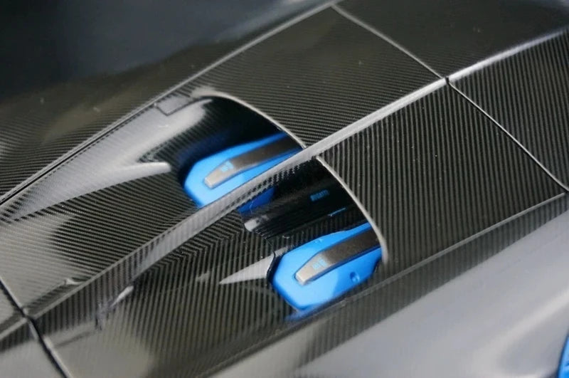 AutoArt Bugatti 2018 Chiron سبورت بلو 1:18 – نموذج معدني قابل للجمع مصبوب.