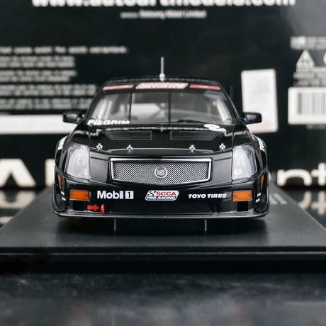 Cadillac 2004 CTS-V SCCA #8 1:18 gegoten verzamelmodel van AutoArt - bekijk 1