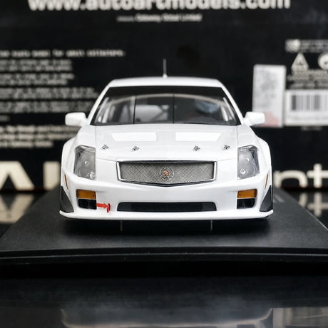 AutoArt Cadillac 2004 CTS-V Witte Rode Accent 1:18 – Verzamelobject gegoten model met gietijzer