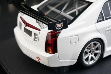 AutoArt Cadillac 2004 CTS-V Witte Rode Accent 1:18 – Verzamelobject gegoten model met gietijzer