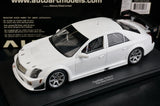 AutoArt Cadillac 2004 CTS-V Białoczerwony akcent 1:18 – Kolekcjonerski model odlewany