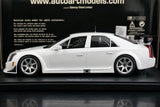 AutoArt Cadillac 2004 CTS-V Białoczerwony akcent 1:18 – Kolekcjonerski model odlewany