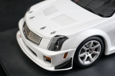 AutoArt Cadillac 2004 CTS-V Witte Rode Accent 1:18 – Verzamelobject gegoten model met gietijzer
