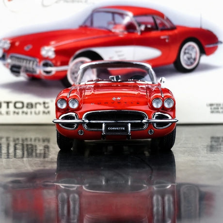 AutoArt شيفروليه 1962 كورفيت C1 ريد 1:18 – نموذج معدني قابل للجمع مصبوب.