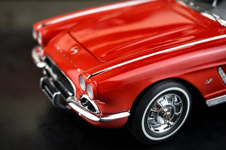 AutoArt شيفروليه 1962 كورفيت C1 ريد 1:18 – نموذج معدني قابل للجمع مصبوب.