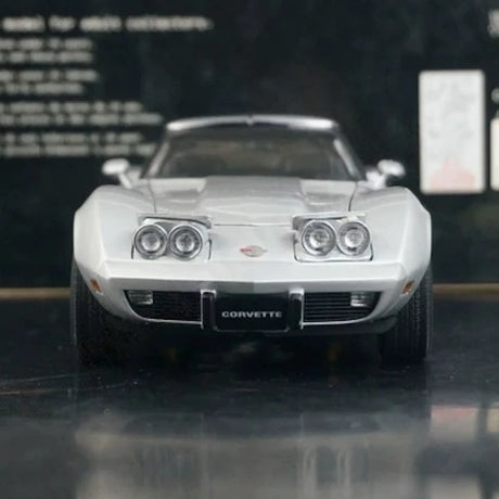 AutoArt شيفروليه 1978 كورفيت C3 الذكرى الخامسة والعشرين سيلفر 1:18 – نموذج معدني قابل للجمع مصبوب.