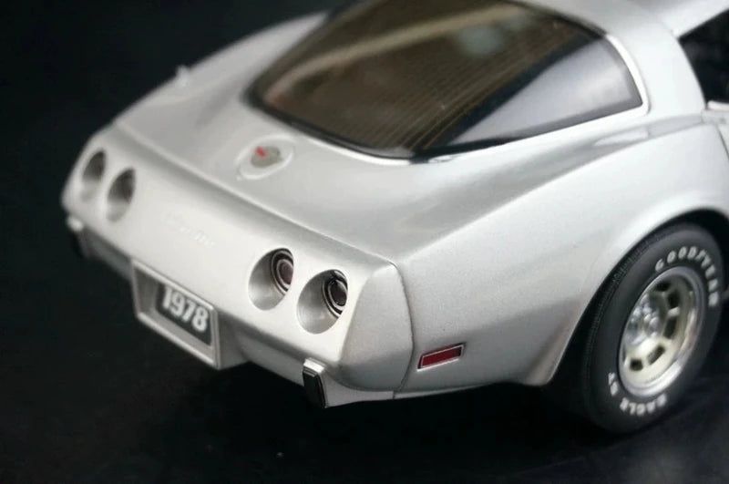 AutoArt Chevrolet 1978 Corvette C3 25th Anniversary Silver 1:18 – Collectible Diecast Model Die-Cast