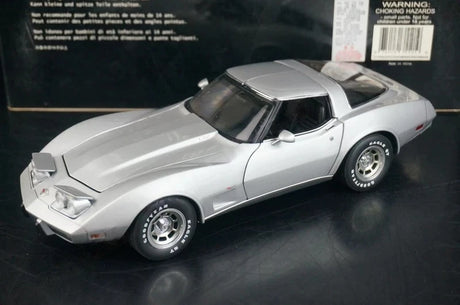 AutoArt شيفروليه 1978 كورفيت C3 الذكرى الخامسة والعشرين سيلفر 1:18 – نموذج معدني قابل للجمع مصبوب.