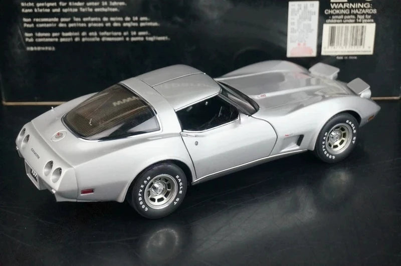 AutoArt Chevrolet 1978 Corvette C3 25th Anniversary Silver 1:18 – Collectible Diecast Model Die-Cast