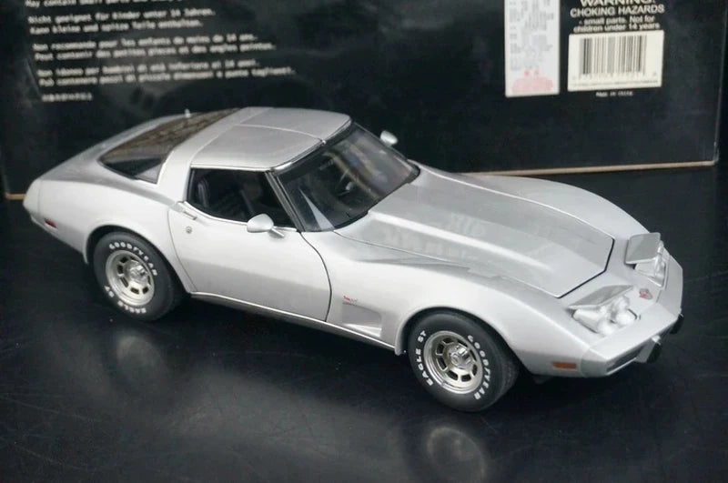 AutoArt Chevrolet 1978 Corvette C3 25th Anniversary Silver 1:18 – Collectible Diecast Model Die-Cast