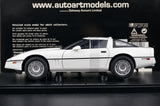 AutoArt شيفروليه 1984 كورفيت C4 وايت 1:18 – نموذج معدني قابل للجمع مصبوب.