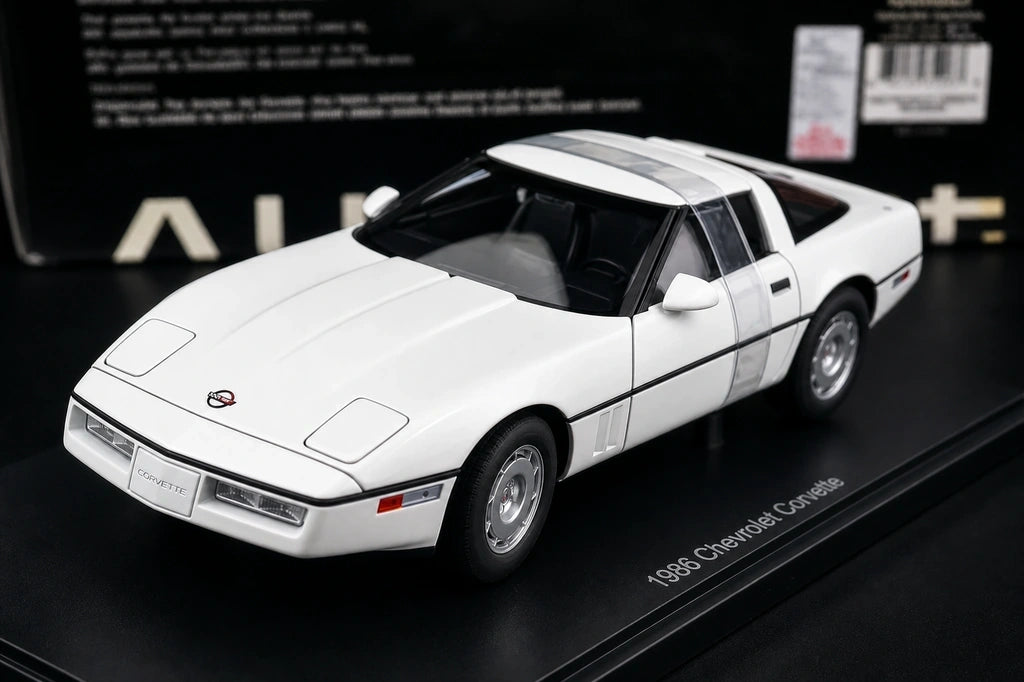 AutoArt شيفروليه 1984 كورفيت C4 وايت 1:18 – نموذج معدني قابل للجمع مصبوب.