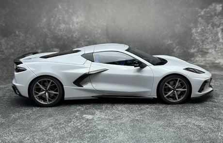 AutoArt شيفروليه 2020 كورفيت C8 ستينغراي Z51 رمادي 1:18 – نموذج معدني قابل للجمع مصبوب.