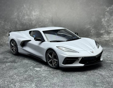 AutoArt شيفروليه 2020 كورفيت C8 ستينغراي Z51 رمادي 1:18 – نموذج معدني قابل للجمع مصبوب.