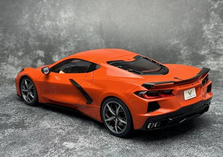 AutoArt شيفروليه 2020 كورفيت C8 ستينغراي Z51 أورانج 1:18 – نموذج معدني قابل للجمع مصبوب.