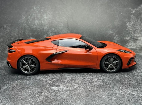 AutoArt شيفروليه 2020 كورفيت C8 ستينغراي Z51 أورانج 1:18 – نموذج معدني قابل للجمع مصبوب.