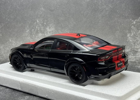 AutoArt Dodge 2020 تشارجر R-T سكات باك عريض الجسم أسود 1:18 – نموذج معدني قابل للجمع مصنوع من القالب المصبوب