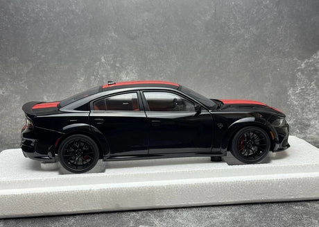 AutoArt Dodge 2020 تشارجر R-T سكات باك عريض الجسم أسود 1:18 – نموذج معدني قابل للجمع مصنوع من القالب المصبوب
