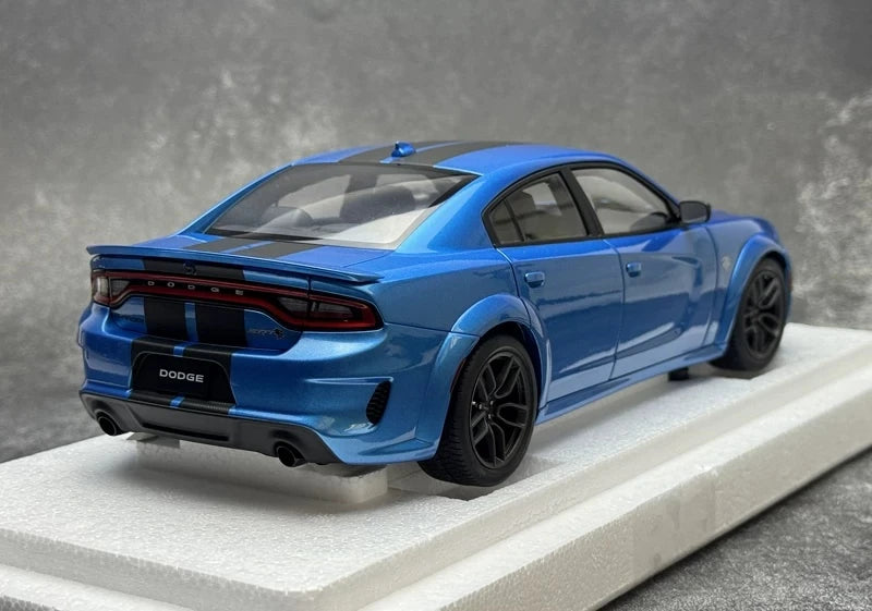 AutoArt Dodge 2020 Charger R-T Scat Pack Widebody Azul 1:18 – Modelo de fundición a presión coleccionable