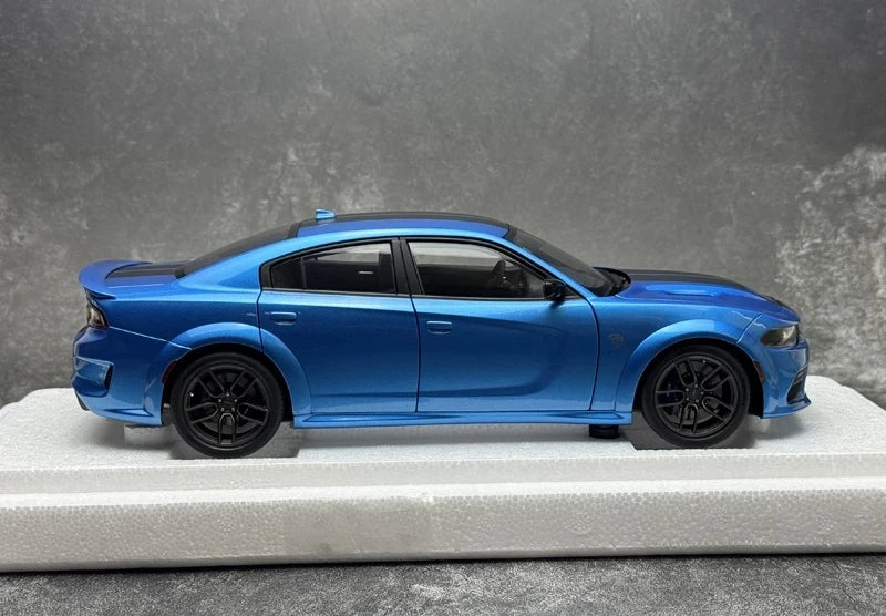 AutoArt Dodge 2020 Charger R-T Scat Pack Widebody Azul 1:18 – Modelo de fundición a presión coleccionable