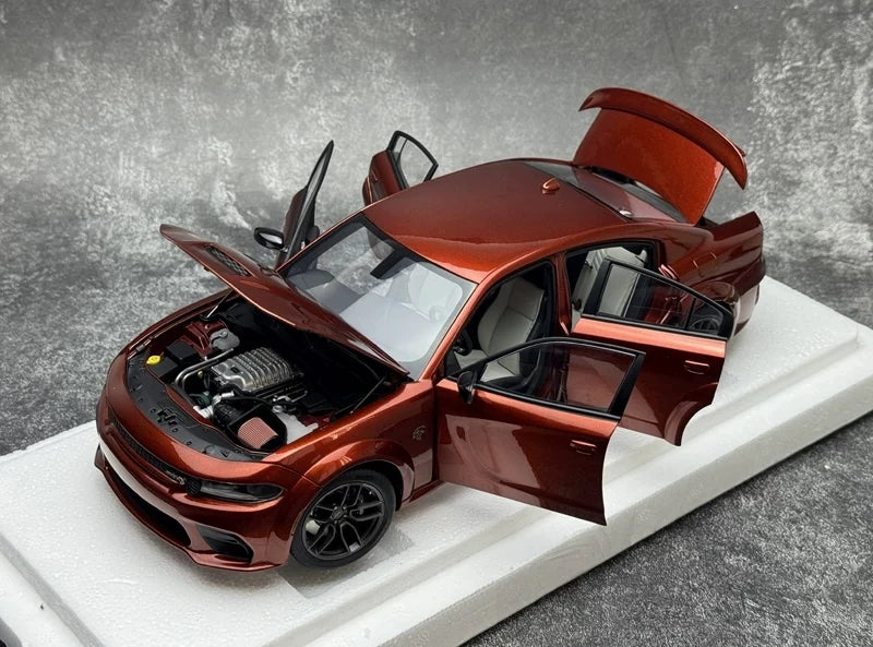 AutoArt Dodge 2020 Charger R-T Scat Pack Widebody Brown 1:18 – Modelo de fundición a presión coleccionable