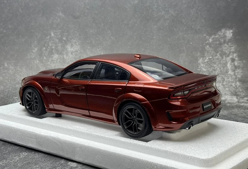 AutoArt Dodge 2020 Charger R-T Scat Pack Widebody Brown 1:18 – Modelo de fundición a presión coleccionable