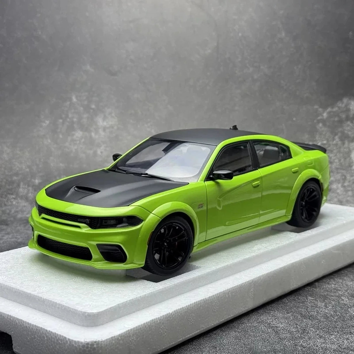 AutoArt Dodge 2020 Charger R-T Scat Pack Widebody Cyan 1:18 – Modelo de fundición a presión coleccionable