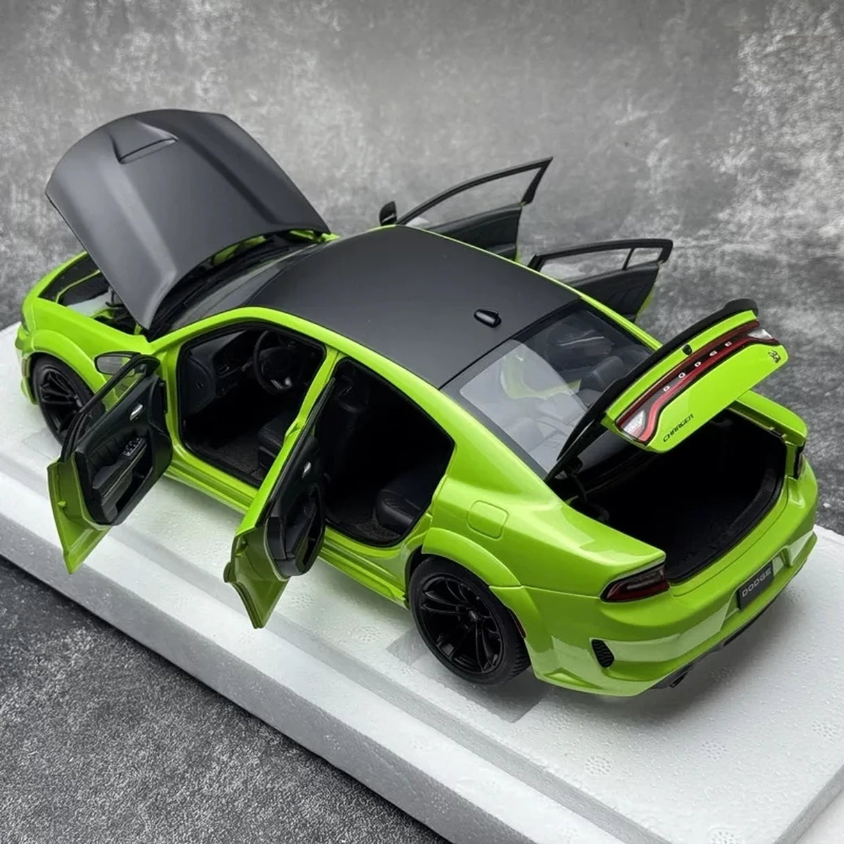 AutoArt Dodge 2020 Charger R-T Scat Pack Widebody Cyan 1:18 – Modelo de fundición a presión coleccionable