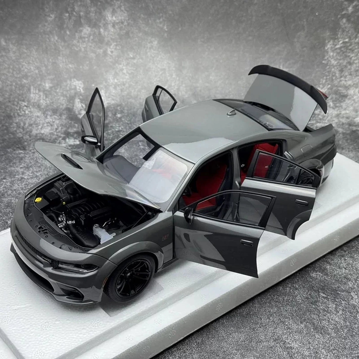 AutoArt Dodge 2020 Charger R-T Scat Pack Widebody رمادي 1:18 – نموذج معدني مصبوب لهواة الجمع