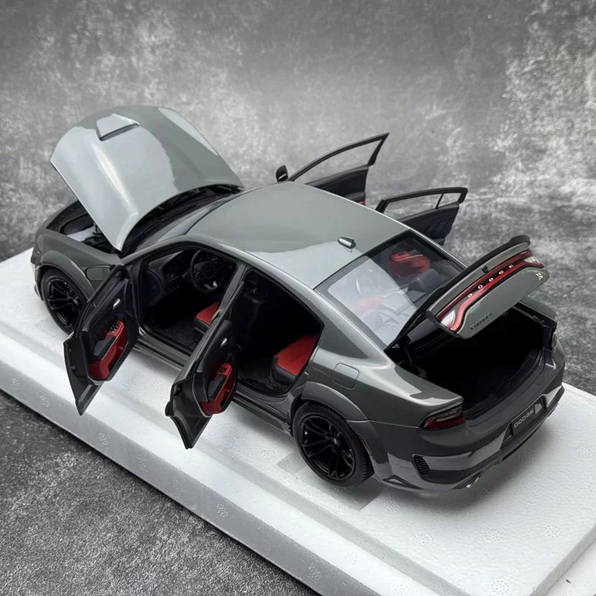 AutoArt Dodge 2020 Charger R-T Scat Pack Widebody رمادي 1:18 – نموذج معدني مصبوب لهواة الجمع