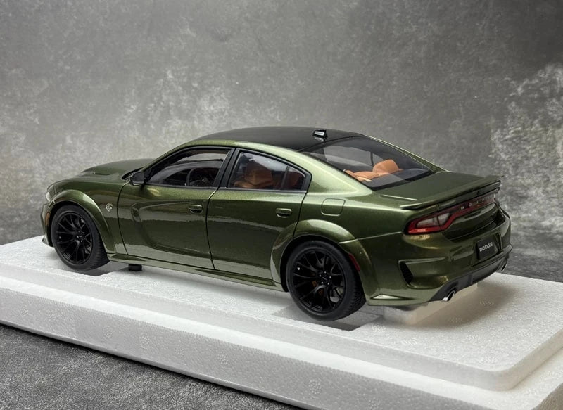AutoArt Dodge 2020 Charger R-T Scat Pack Widebody Green 1:18 – Modelo de fundición a presión coleccionable