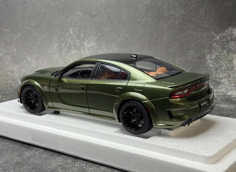 AutoArt Dodge 2020 Charger R-T Scat Pack Widebody أخضر 1:18 – نموذج معدني مصبوب لهواة الجمع
