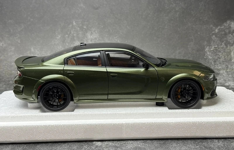 AutoArt Dodge 2020 Charger R-T Scat Pack Widebody Green 1:18 – Modelo de fundición a presión coleccionable