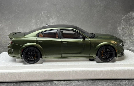 AutoArt Dodge 2020 Charger R-T Scat Pack Widebody أخضر 1:18 – نموذج معدني مصبوب لهواة الجمع