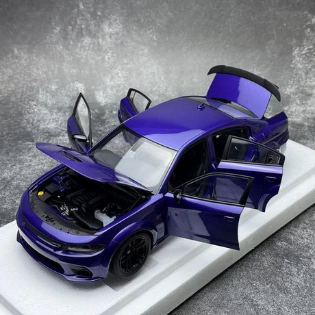 AutoArt Dodge 2020 تشارجر R-T سكات باك عريض الجسم بنفسجي 1:18 – نموذج معدني قابل للجمع مصبوب.